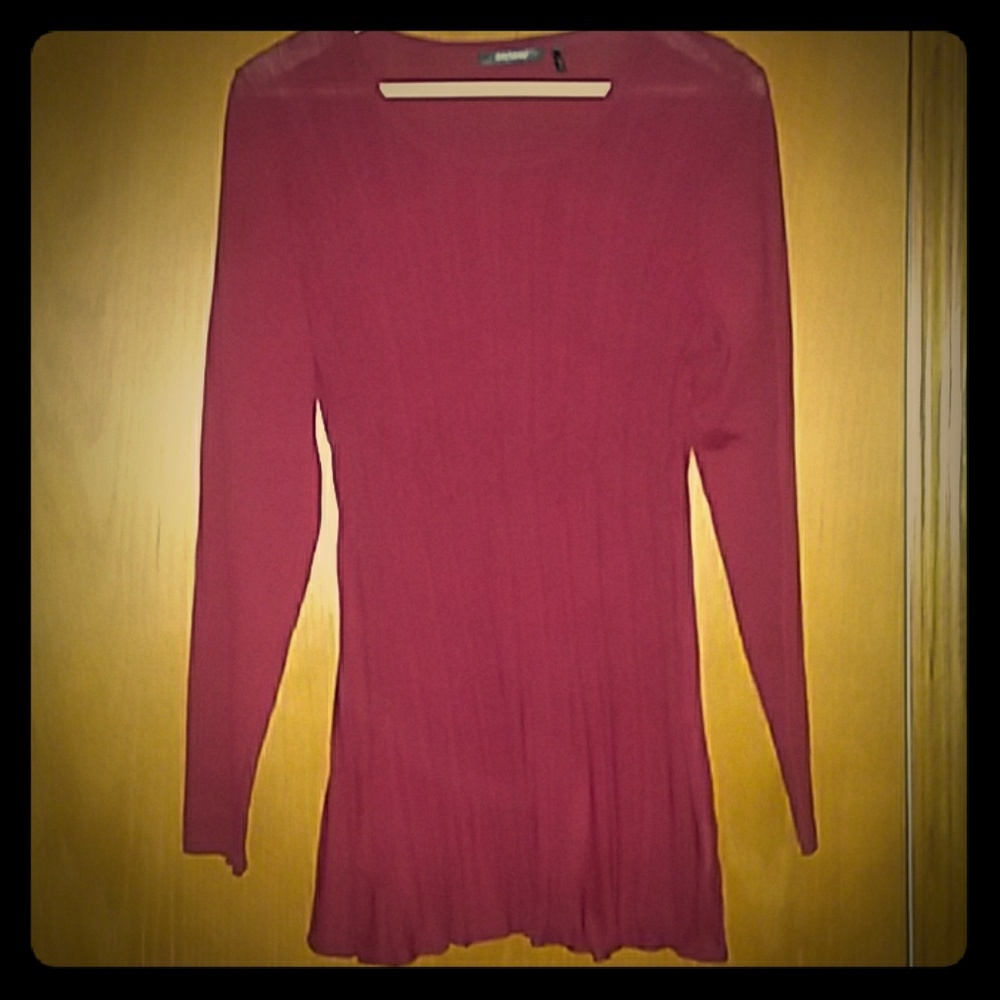 Maroon Daisy Fuentes large top